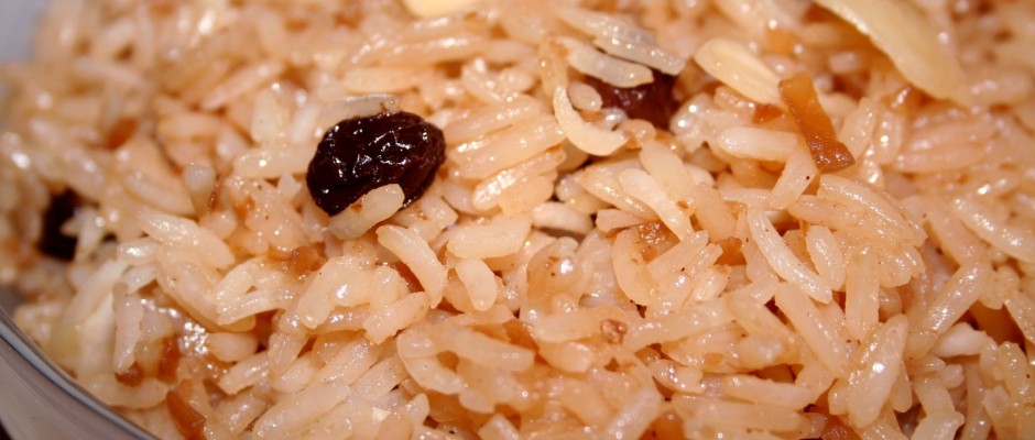 אורז עם שקדים וצימוקים