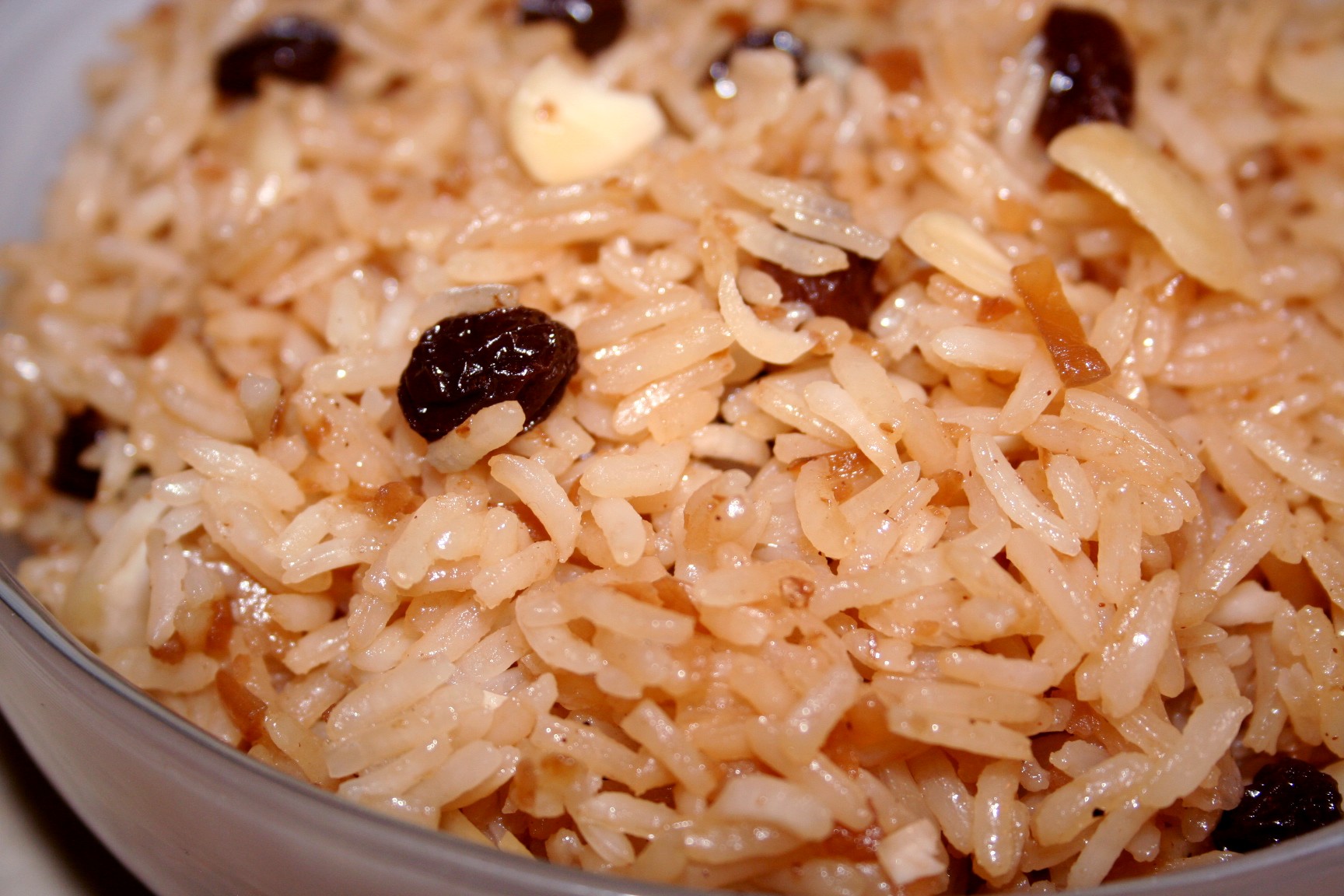 אורז עם שקדים וצימוקים