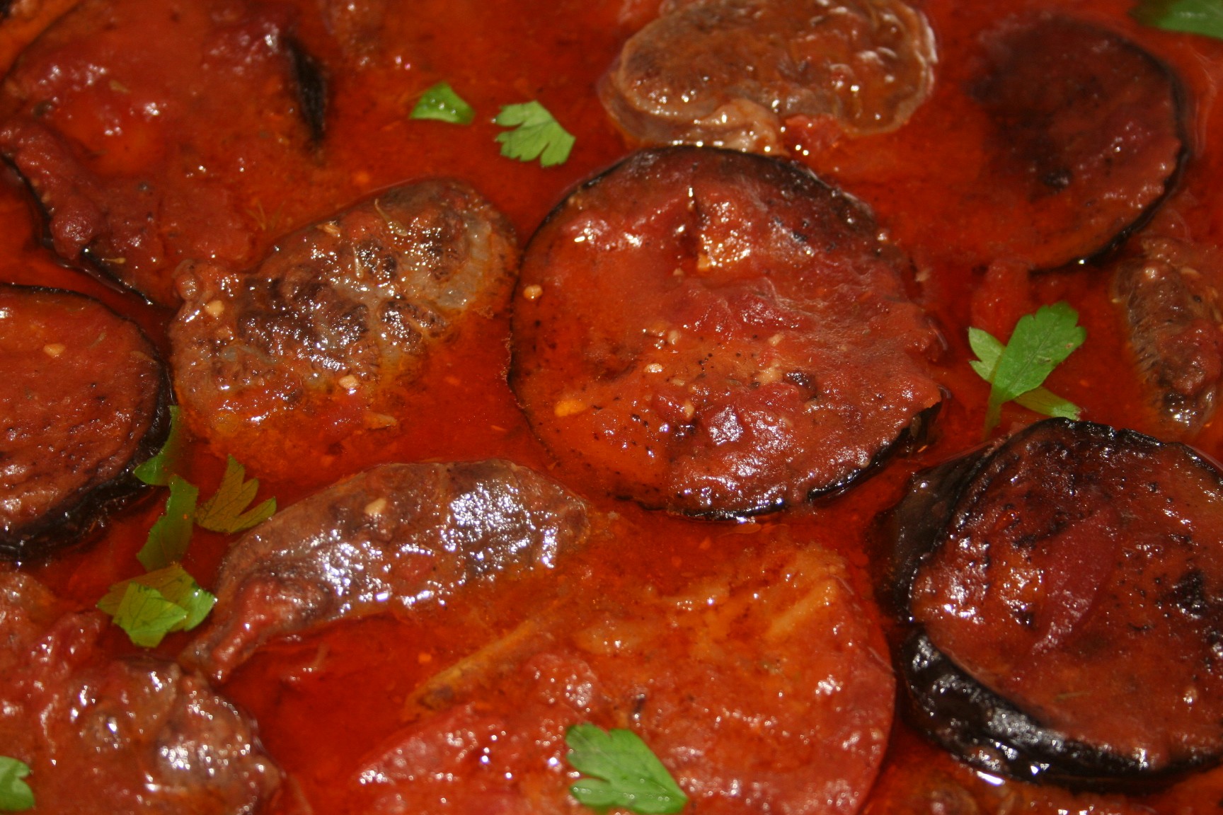 תבשיל בשר חצילים ועגבניות