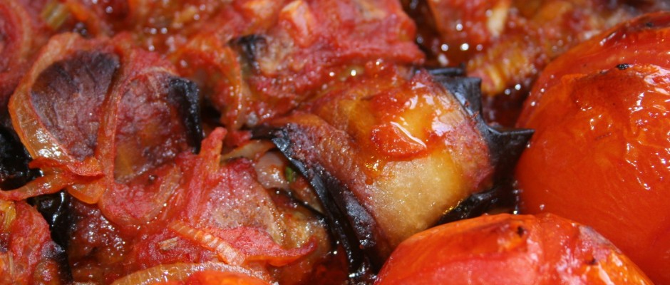 רול חצילים ברוטב עגבניות