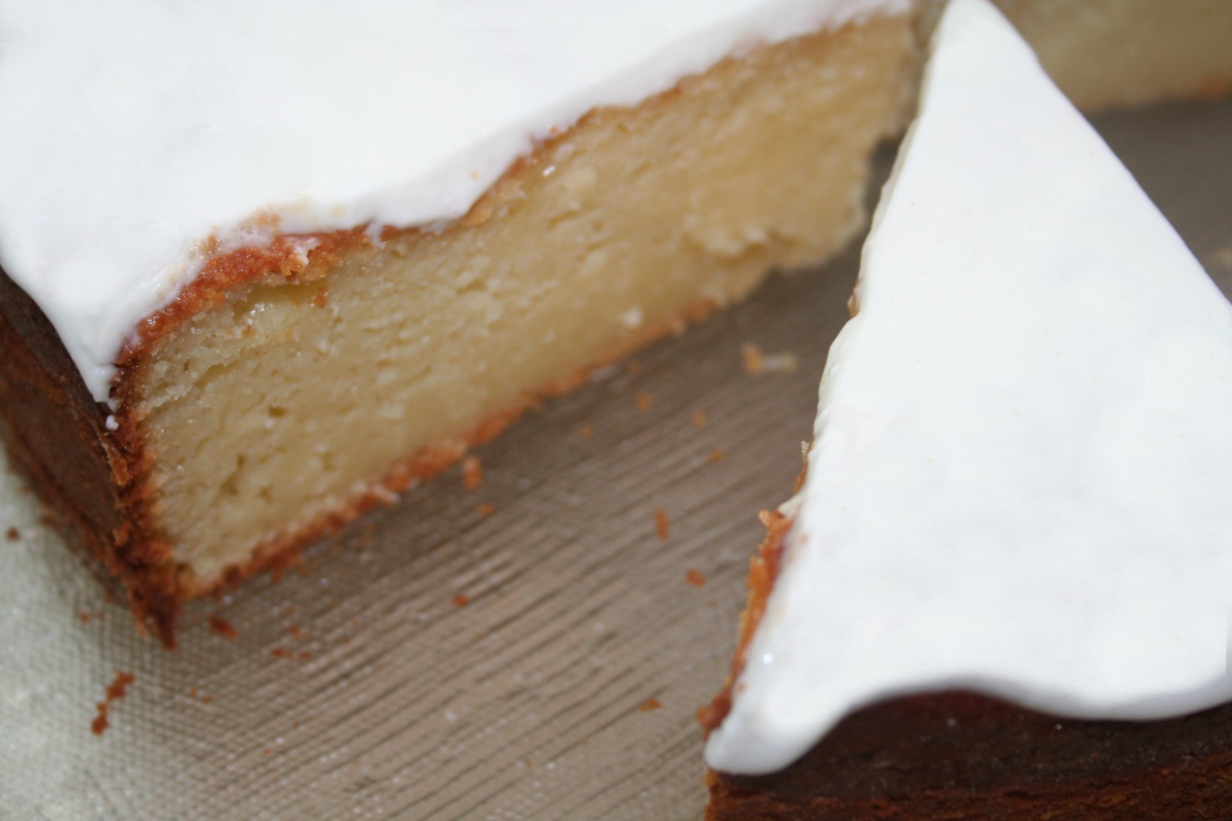 עוגת גבינה בחושה עם קרם שמנת