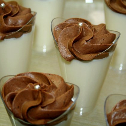קינוחים בכוסות – קרם חלבה וגנאש שוקולד