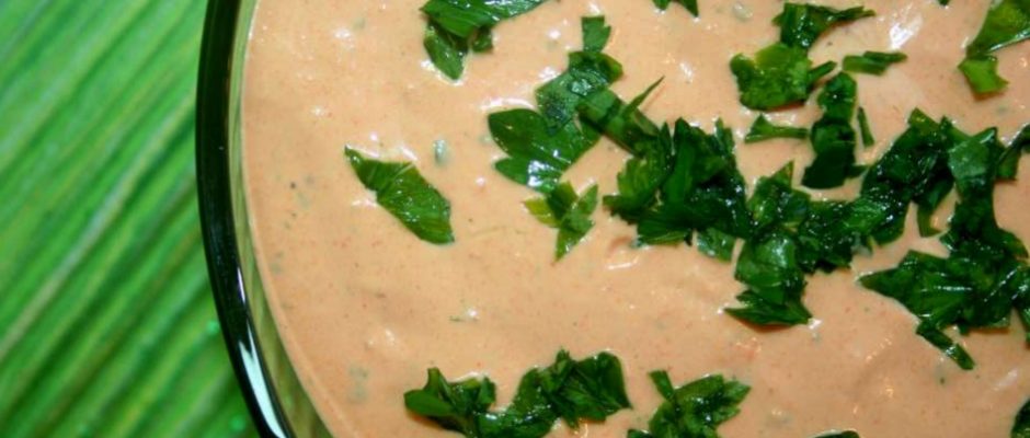 טחינה אדומה זה אחד הסלטים הכי טעימים שתאכלו. זה סלט הטחינה הכי טעים שאכלתי. ואכלתי לא מעט סלטי טחינה בחיי...