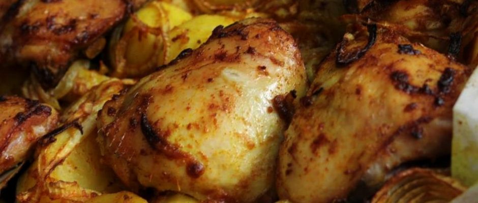עוף ותפוחי אדמה ברוטב בצל בתנור