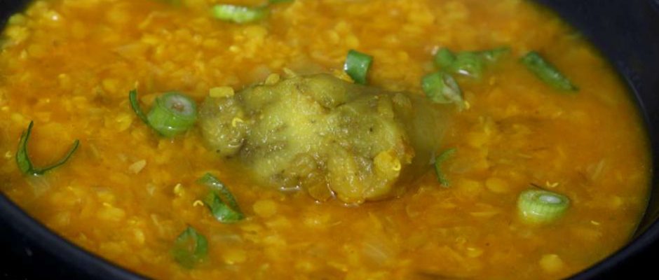 מרק עדשים וחצילים צלויים