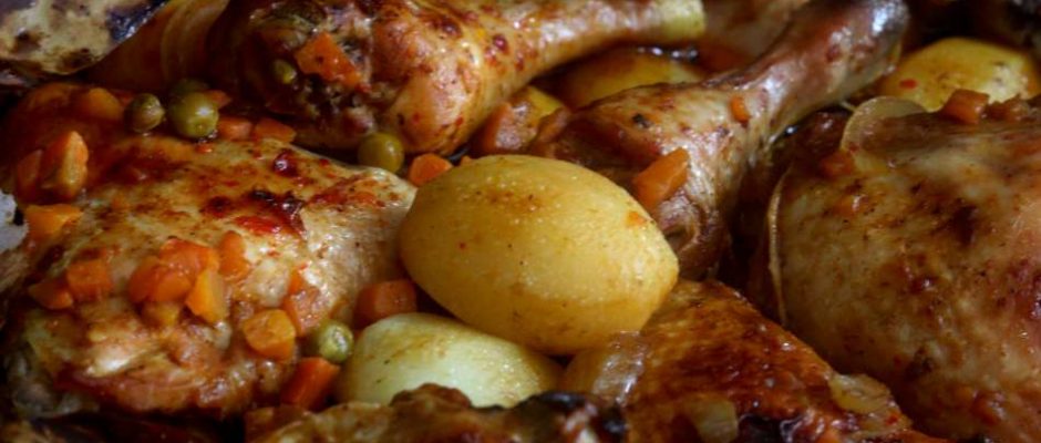 עוף תפוחי אדמה אפונה וגזר ברוטב ברבקיו
