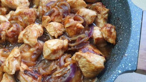 חזה עוף ובצל מקורמל