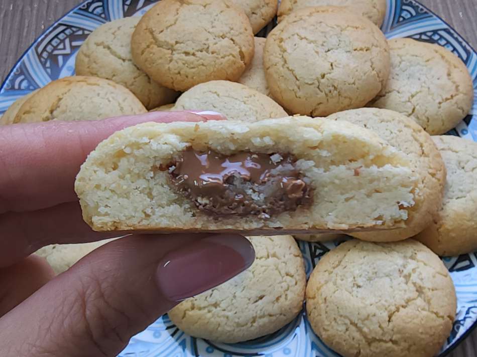 עוגיות שקדים במילוי שוקולד tony's