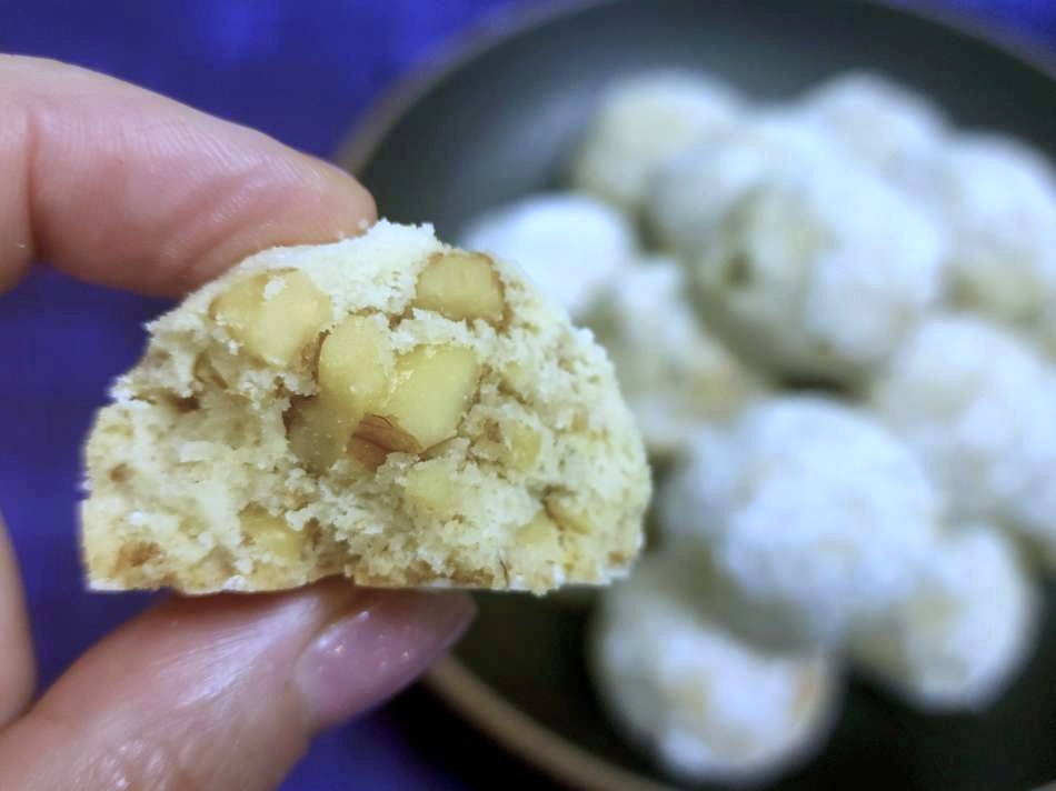 עוגיות אגוזי מלך מושלגות