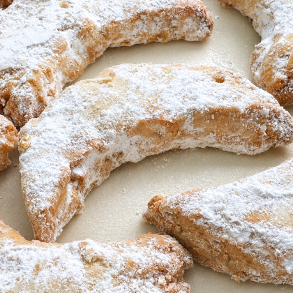 עוגיות קורביידס (Kourabiedes) יווניות
